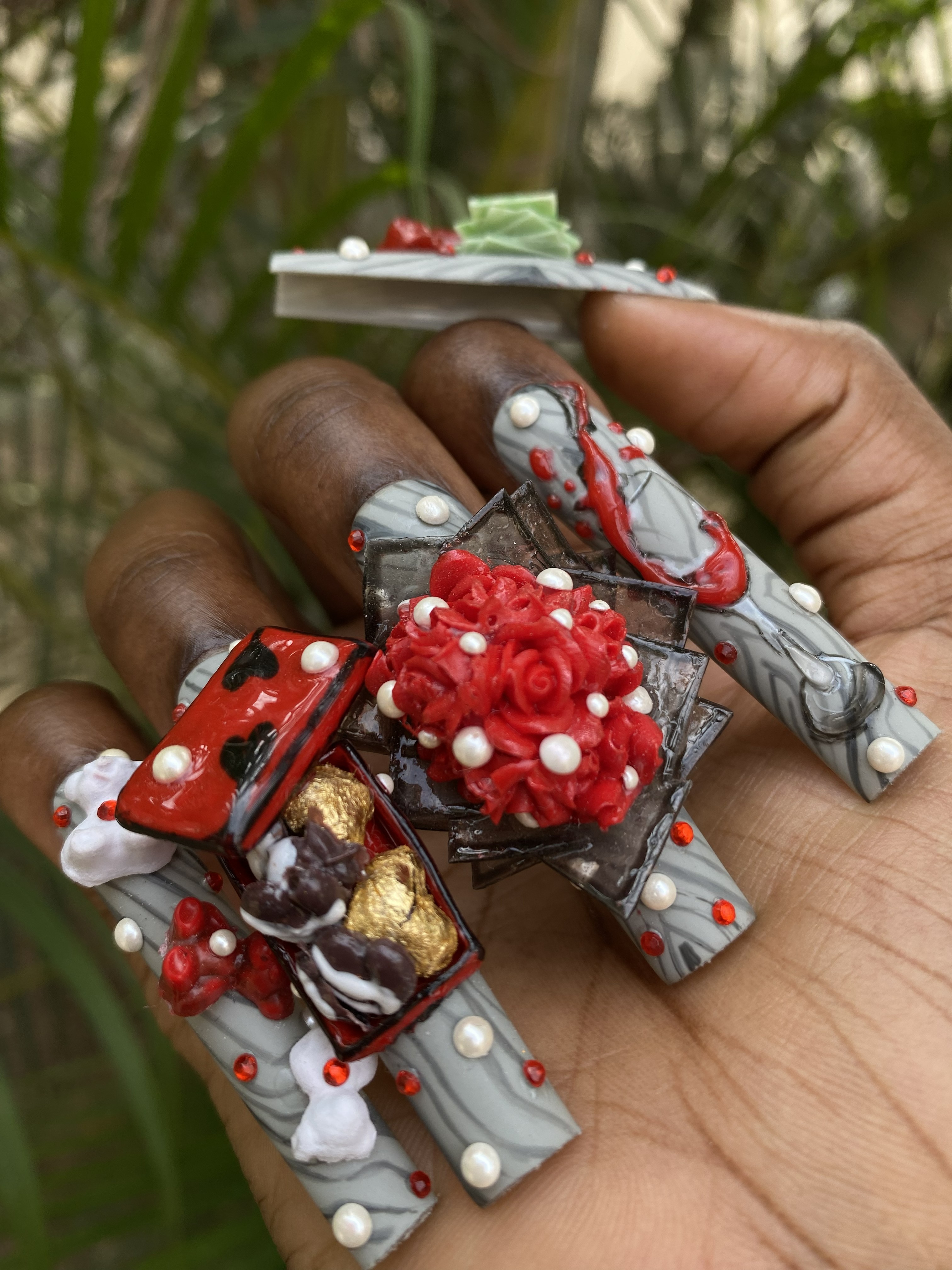 Sculpted 3D nail set by Wakawakanails